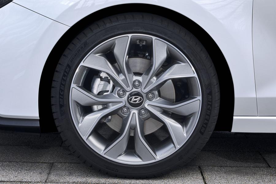 Колеса Hyundai i30 Fastback N Line 2018 года  (WW) (фото 17 из 35)